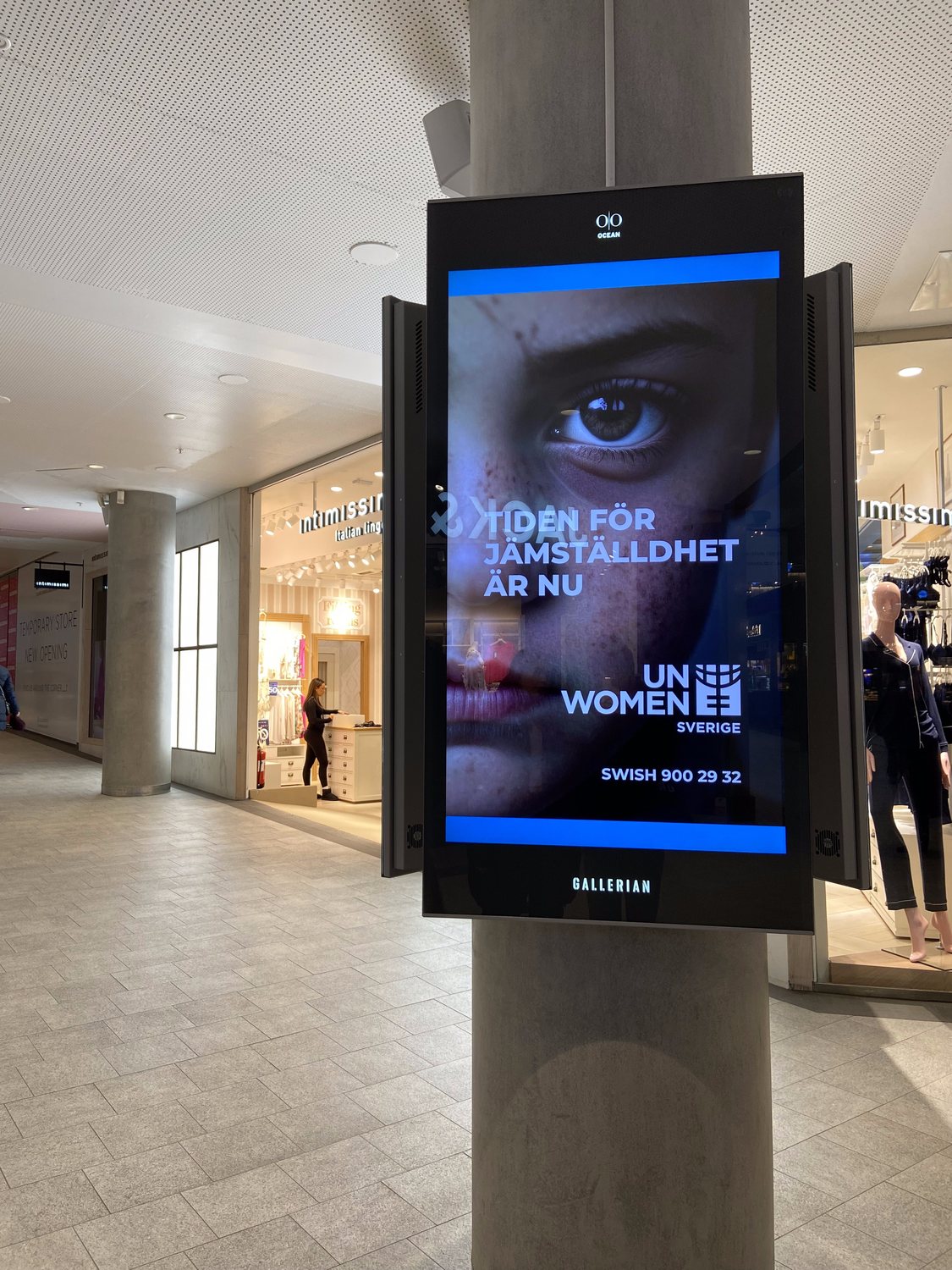 A freestanding digital out-of-home board in a Stockholm shopping centre playing the UN Women campaign